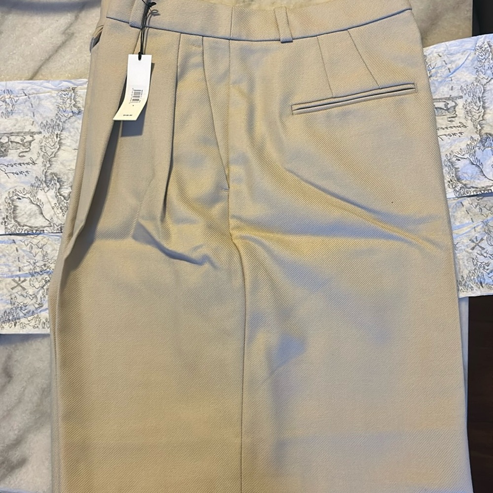 Pleated women shorts